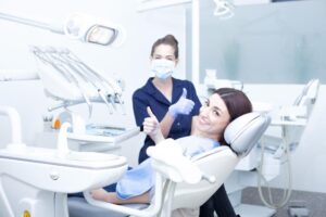 Ile kosztuje wstawienie zęba? - Najważniejsze aspekty